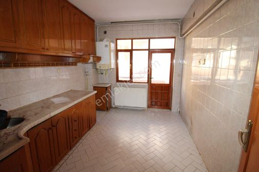 Yön Gayrimenkulden Hasan Basri Çantay Mh.3+1 Kiralık