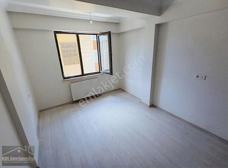 Çarşı Merkezde Boş Geniş 1+1 Daire