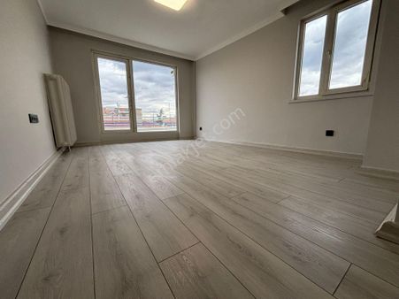 Anadoludan Bahçelievlerde 2+1 Katta Manzaralı Lüx Teras