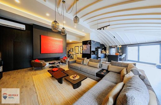 Küçükyalı'da 2 Yaşında Lüks 227 M2 Net Satılık Çatı Dubleksi