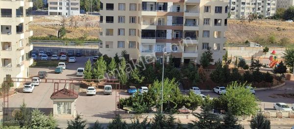 Yeditepe Emlak Ofisinden Abdulhamithan'da 2+1 Fırsat Daire