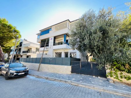 Altınoluk Kazdağları Eteklerinde Merkezi Konumda Kapalı Otoparklı Bahçeli 2+1 Lüx Son Daire