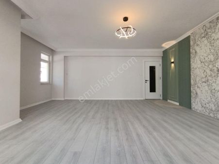 Akçayda Doğalgazlı Otoparklı Ayrı Mutfaklı Full Yapılı 2+1 Daire