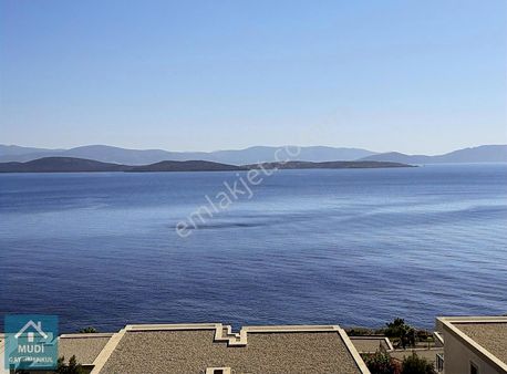 Bodrum Bağla Koyu Denize İlk Sıra Satılık Plajlı Tripleks Villa