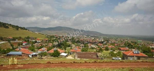 Anayol Kenarı 1700 M² Arazi İster Bahçe İster Yatırım