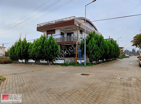 Yeşilbayır'da Asansör Yeri Olan 4 Katlı 8+1 Muhteşem Villa