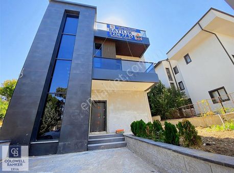 Alacaatlı Zümrüt Köy Sit. Modern Mimarili Natamam Satılık Villa