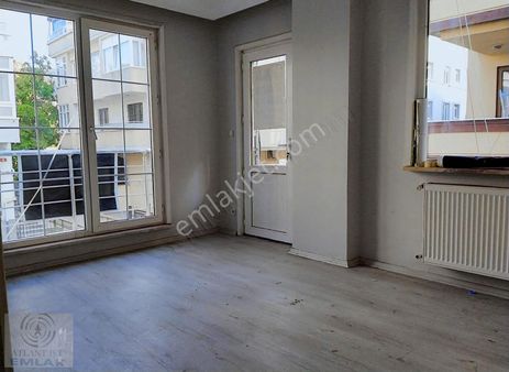 Kayışdağı'nda Yeditepe Üniv'e Yakın 2+1 1.kat 80m2 Yeni Binada