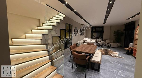 Güzelbahçe Yelki Merkez'de Kiralık 4+1 Tripleks Villa