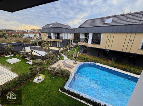 Tuzla Cami Mahallesinde 5+2 Forleks Satılık Villa