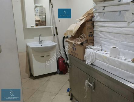 Güzelhisar Mahallesinin En İşlek Sokağında Satılık Depolu Dükkan