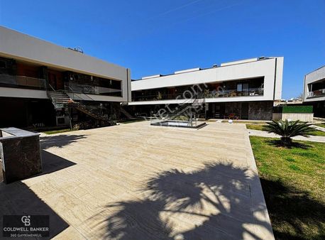 Urla Çamlıçay'da Zeytin Park Sitesi'nde Kiralık 2+1 Daire
