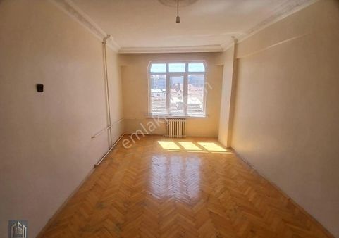 Çarşı Merkez'de Kiralık Arakat 3+1 Geniş Daire