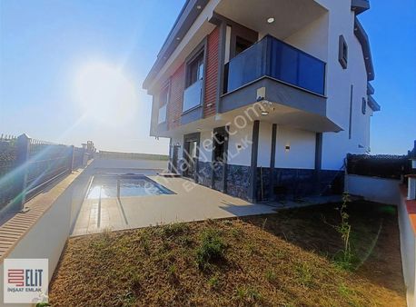 Didim Hisar'da Havuzlu Müstakil Havasında, Geniş Ve Lüks Villa