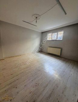 Esenyurt Selahattin Eyyübi'de Kiralık 3+1 Bahçe Katı