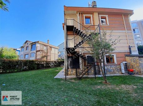 Konut Atölyesinden Çamlık'ta Kıracılı Satılık 6+1 Lüks Villa