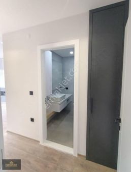 Kuşadası'nda Özel Havuzlu Bahçeli Kiralık Boş 3+1 Müstakil Villa