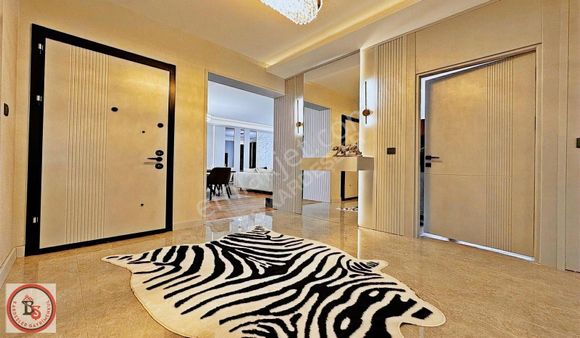 Ovacık'ta Merkezi Yerde 5+1 Yemek Odalı Lüks Yapılı Daireler