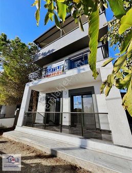 Urla Atatürk Mahallesi Satılık Tam Müstakil Villa