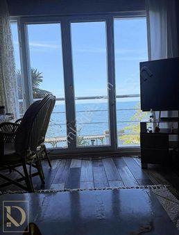 Mersin 'de Denize Sıfır Eşsiz Manzaralı Eşyalı 3+1 Daire