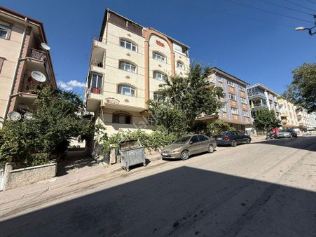 Rıza Acar'dan Maraşal Çakmak Mah. 3+1 B. Katı Boş Satılık