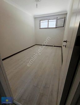 Merkezi Konumda 2+1 90m² Bahçekatı Camları Açık