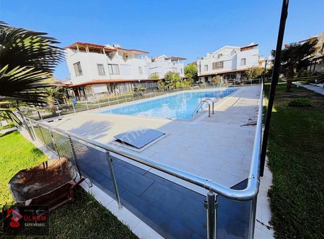 Kuşadası Sahilde Site İçi Denize 300 M Bahçli 4+1 Havuzlu Villa