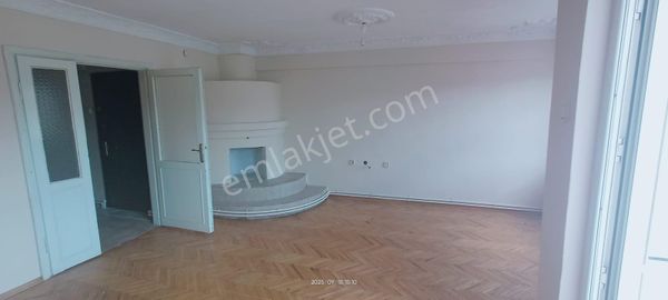 Kurtuluş İmar Sokak Dubleks Balkonlu Kombili Kiralık 3+1 Daire