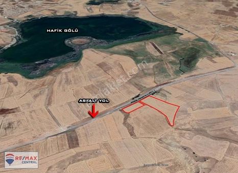 Re/max Central'dan Hafik Gölü Üzeri Asfalta Cephe Tek Tapu Tarla