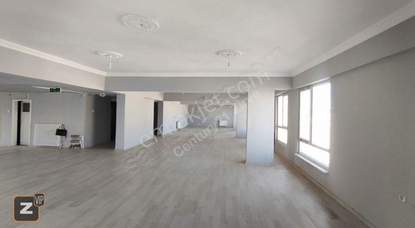 İstasyon Caddesi'nde Satılık Ofis Katı