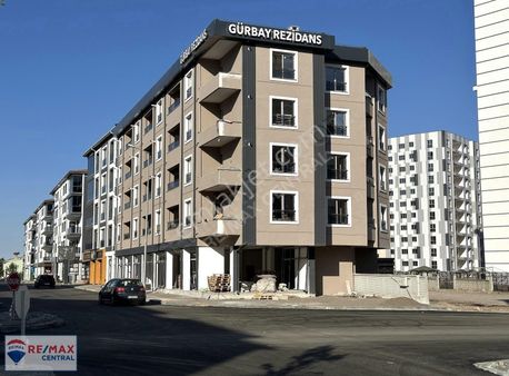 Remax Central - Kullanışlı Arakat Mutfak Banyo Dolaplı 1+1 Daire