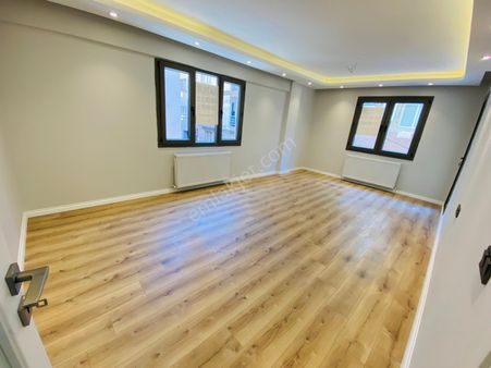 Karabağlar Adnan Süvari Mahallesinde 3+1 115m2 Temiz Bakımlı Arakat Daire