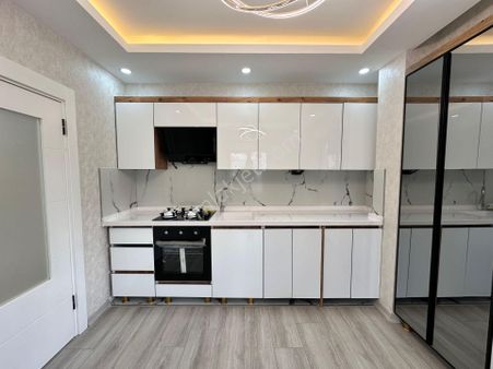 Özçeliklerden Cadde Yakını Çi Köşe Başı 120m2 2+1 Dairee