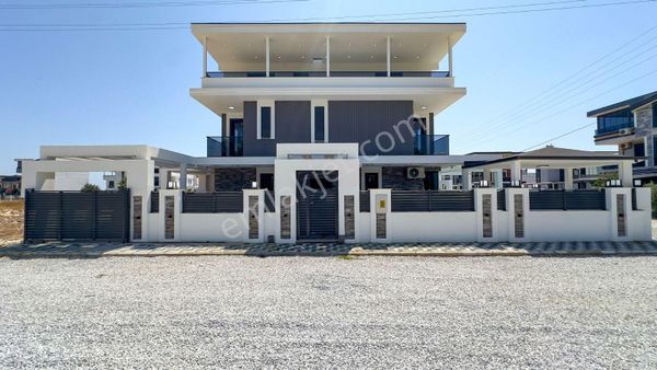 Çağlak İnşaattan Efeler Mahallesinde Satılık 4+1 Eşyalı Lüks Villa
