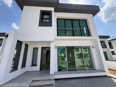 Lefkoşa Yenikent'te Türk Koçanlı Satılık 4+1 Villalar !!