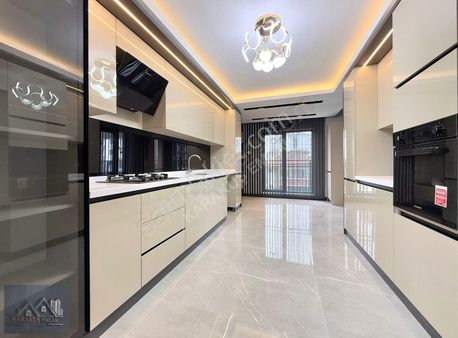 Karakuş'tan █ Şık Tasarımıyla, "k.otoparklı Ultralüks" 190m² 4+1