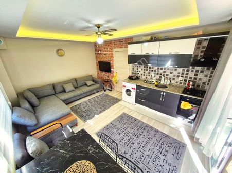 Jet Emlaktan Altınkumda Geniş Kullanımlı Arakat Fırsat 1+1 Daire