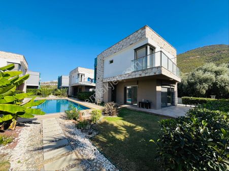 Kuşadası Güzelçamlı Havuzlu 3+1 Müstakil Bahçeli Lüks Villa