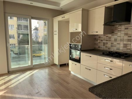 676 Yeşil Mahallede Satılık Site İçi Doğalgazlı 3+1 Daire