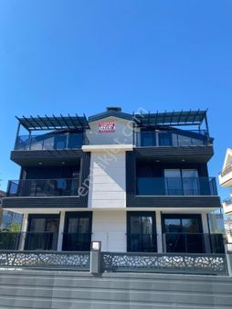 Side Mahallesinde 4+2 Satılık Triplek Villa