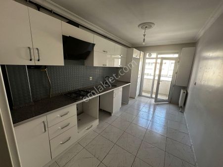 Recep Ümit'ten Çamlıca Mahallesi Birlik Caddesi Üzerinde 3+1 Satılık Daire