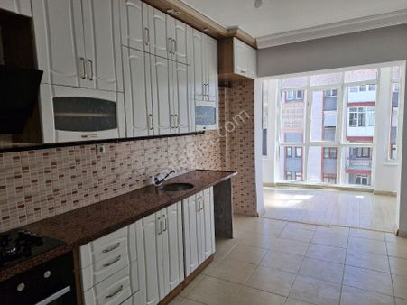 Davraz Mah. Fen Lisesi Yakını Ara Kat Kombili Lüks Da