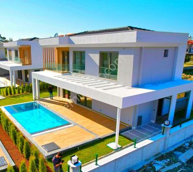 Güzelçamlıda Plaja Yakın Özel Havuzlu Tek Müstakil Bahçeli Sıfır Villa