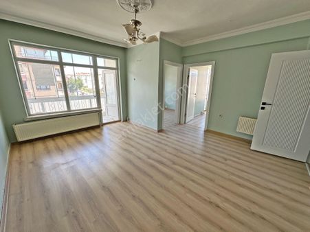 Saimekadın Göbekte Ön Cephede Full Yapılı 3 Balkonlu 3+1 Satılık Daire