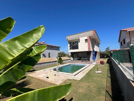 Kusadası-guzelcamlı-havuzlu-mustakil-satılık-villa-4+1