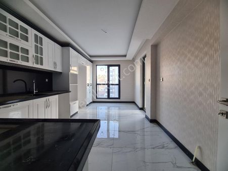 Yaşamınıza Değer Katacak Yapıda Teras Balkonlu Site İçi 4+1