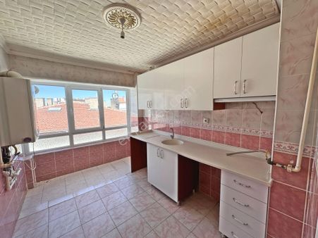 Misket İlkokulu Yakınında Katta Bakımlı Masrafsız 3+1 Satılık Daire