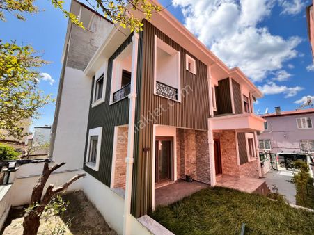 Parstan Şehirden Kopmadan Doğayla İç İçe Kızılkeçilide 3+1 Villa