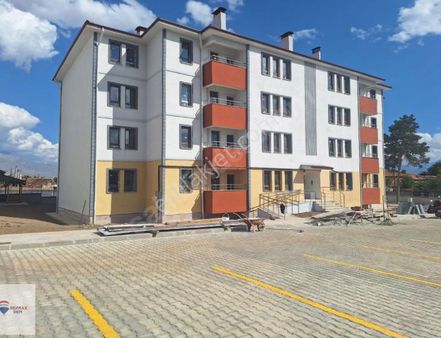 Remax Dem'den Demirkentte , Site İçinde 115 M2 Satılık 2+1 Daire