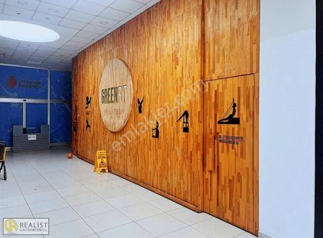 Ümraniye -yeşil Vadi Konaklarında 180 M2 Kullanım Alanlı İşyeri